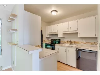 Photo #5: 21074150 Listing