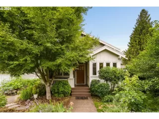 More Details about MLS # 21074257 : 7055 SE CLINTON ST