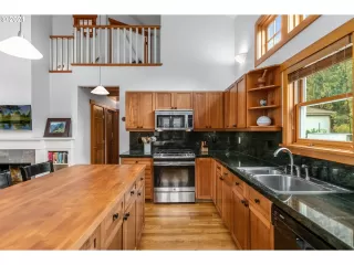 Photo #4: 21074257 Listing