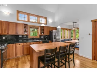 Photo #5: 21074257 Listing