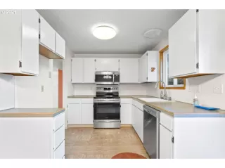 Photo #4: 21074449 Listing