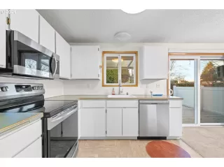 Photo #6: 21074449 Listing