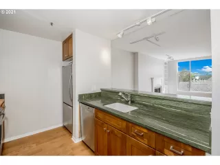 Photo #4: 21074979 Listing