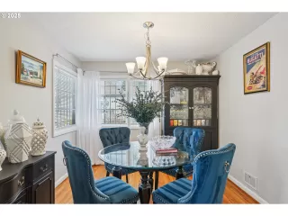 Photo #6: 210751194 Listing