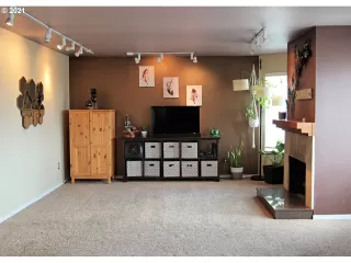 Photo #6: 21075742 Listing