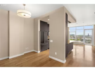 Photo #5: 21076224 Listing