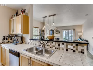 Photo #5: 21076780 Listing