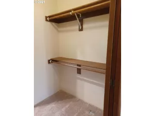 Photo #4: 21076916 Listing