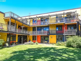 Photo #6: 21076989 Listing