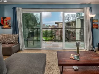 Photo #5: 21077172 Listing