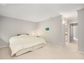 Photo #4: 21077449 Listing