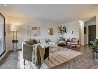 Photo #4: 21077687 Listing