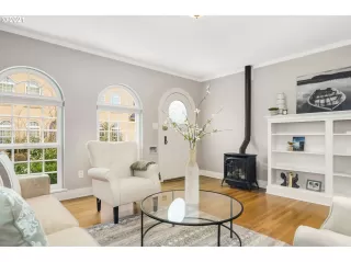 Photo #6: 21077812 Listing