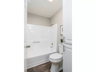 Photo #4: 21078515 Listing