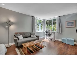 Photo #5: 21078551 Listing 