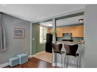 Photo #6: 21078551 Listing 