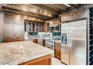 Photo #6: 21078639 Listing