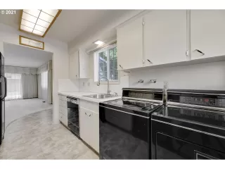 Photo #5: 21078982 Listing