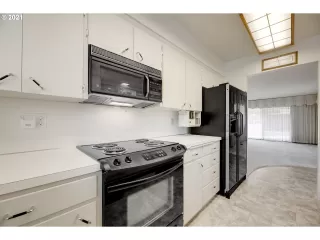 Photo #6: 21078982 Listing