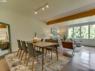 Photo #2: 21079196 Listing