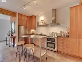 Photo #3: 21079196 Listing