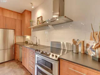 Photo #5: 21079196 Listing