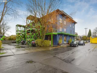 Photo #6: 21079196 Listing