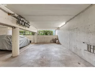 Photo #6: 21079417 Listing