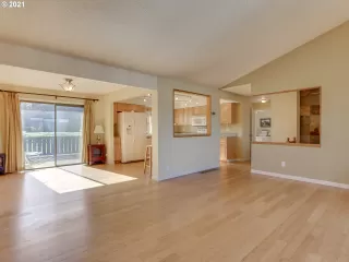 Photo #5: 21079754 Listing