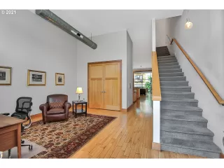 Photo #3: 21080991 Listing