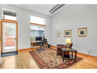Photo #4: 21080991 Listing