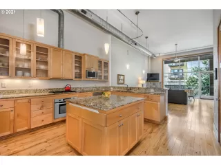 Photo #5: 21080991 Listing