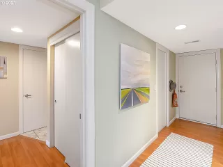 Photo #4: 21081669 Listing