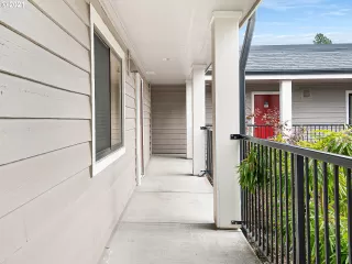 Photo #5: 21081669 Listing