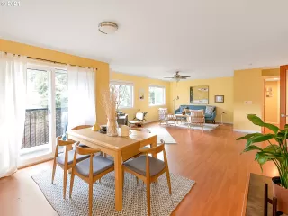 Photo #6: 21081669 Listing