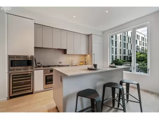 Photo #2: 21081983 Listing 