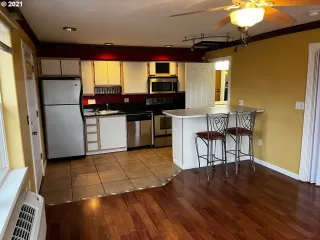 Photo #5: 21082313 Listing