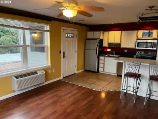 Photo #6: 21082313 Listing