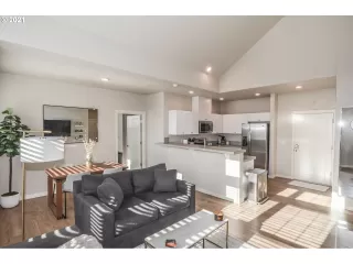 Photo #4: 21082572 Listing