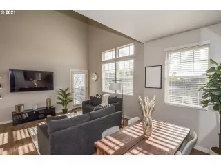 Photo #6: 21082572 Listing