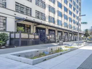 Photo #2: 21082612 Listing 