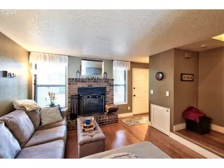 Photo #4: 21082727 Listing