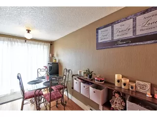 Photo #5: 21082727 Listing