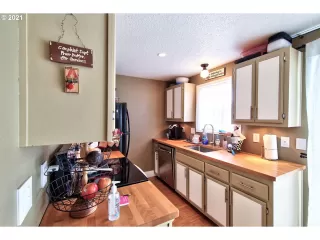 Photo #6: 21082727 Listing