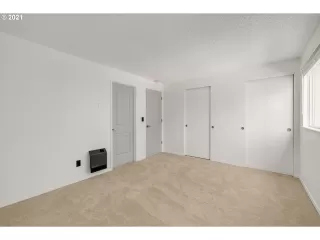 Photo #6: 21082897 Listing