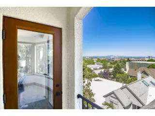 Photo #4: 21083418 Listing