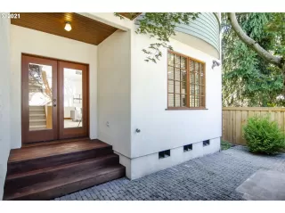 Photo #5: 21083418 Listing