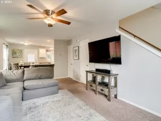 Photo #3: 21083463 Listing