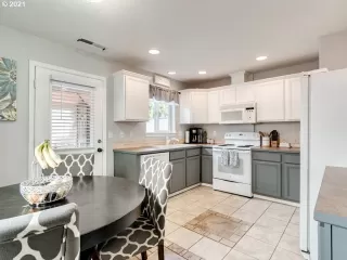 Photo #4: 21083463 Listing