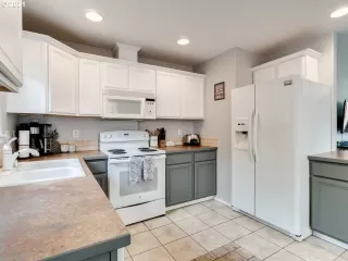 Photo #6: 21083463 Listing